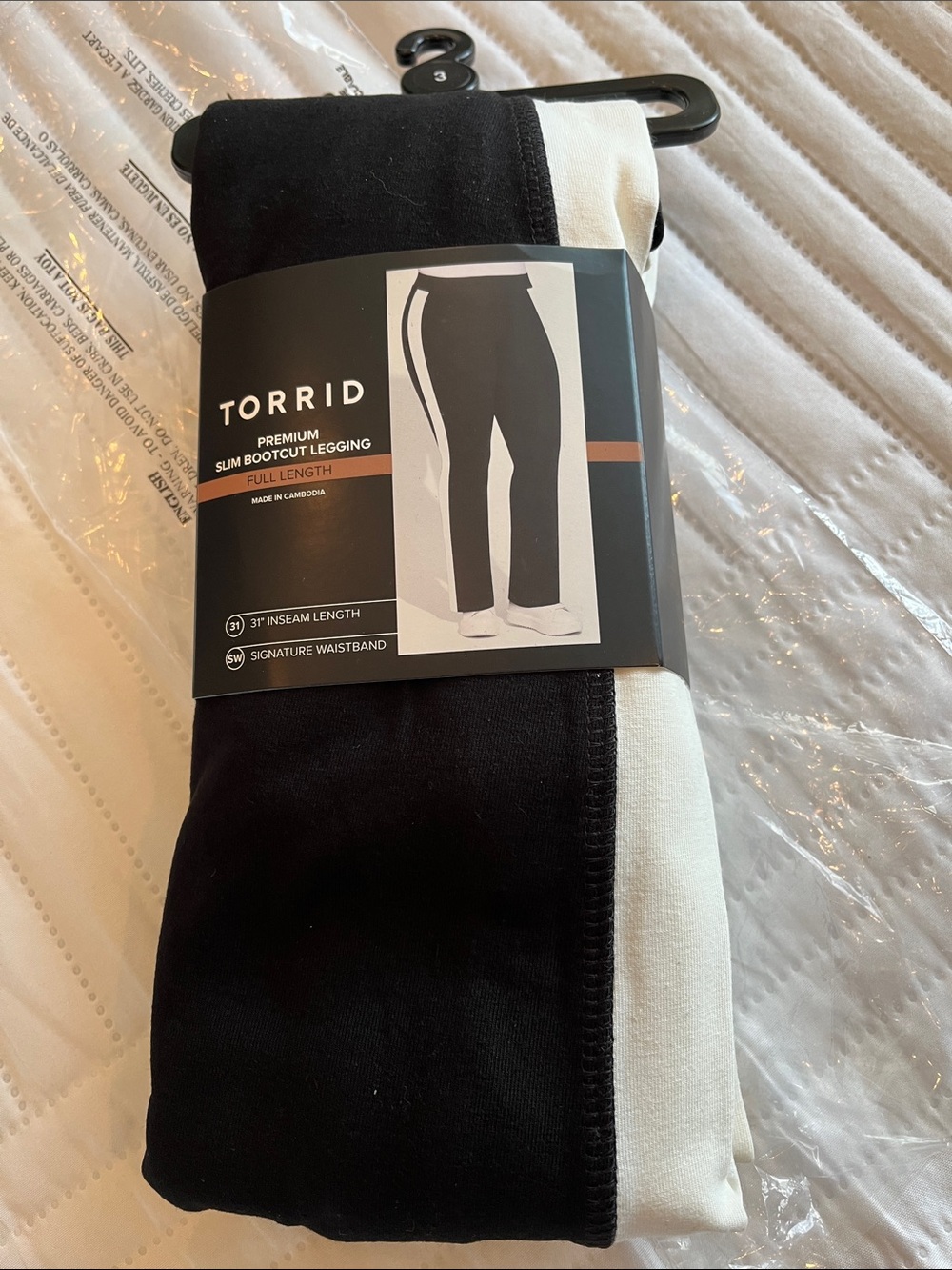 Torrid Premium Full Length Black with White Slim Bootcut Legging Size 3 NWT